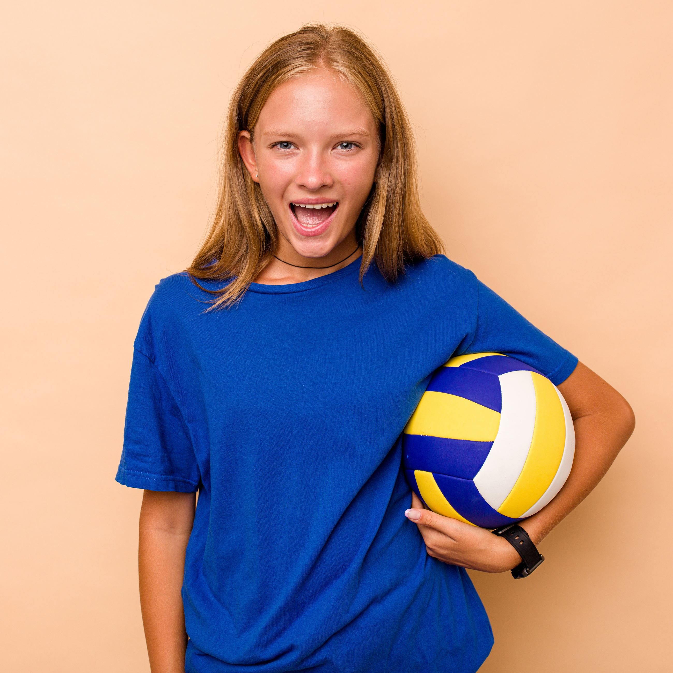 girl with volleyball